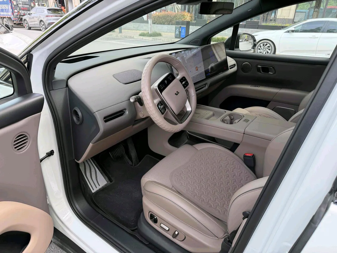 Li 2025 i6 four-wheel drive basic automatic transmission 3