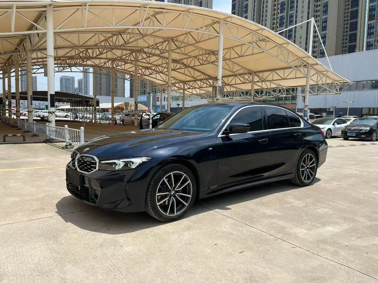 BMW 3 Series 2026 325i 2.0T M Sports Suit Automatic Gear - View 1