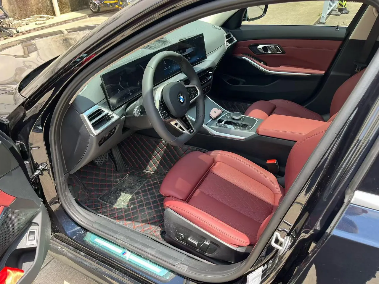 BMW 3 Series 2026 325i 2.0T M Sports Suit Automatic Gear 2