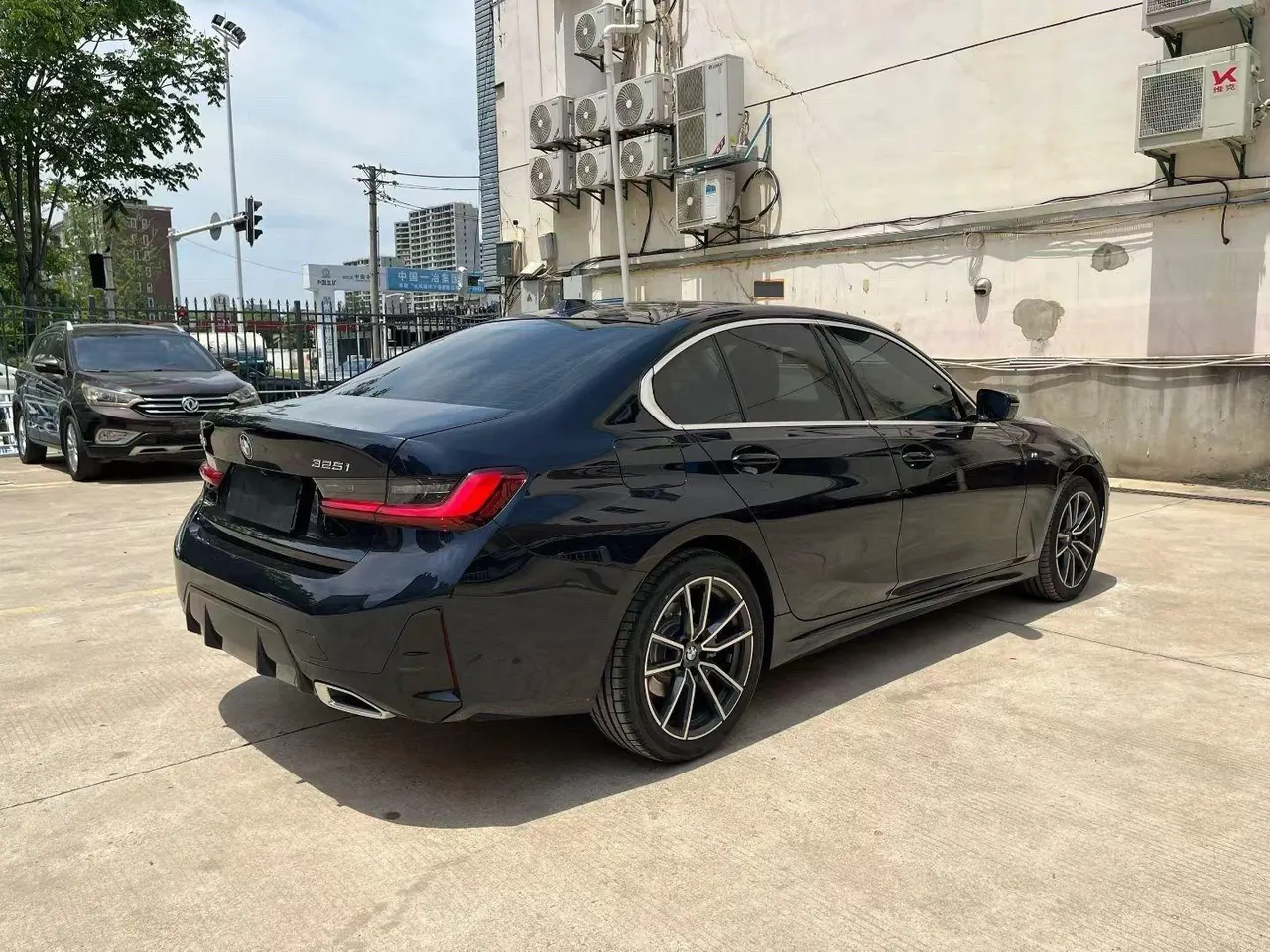 BMW 3 Series 2026 325i 2.0T M Sports Suit Automatic Gear 6