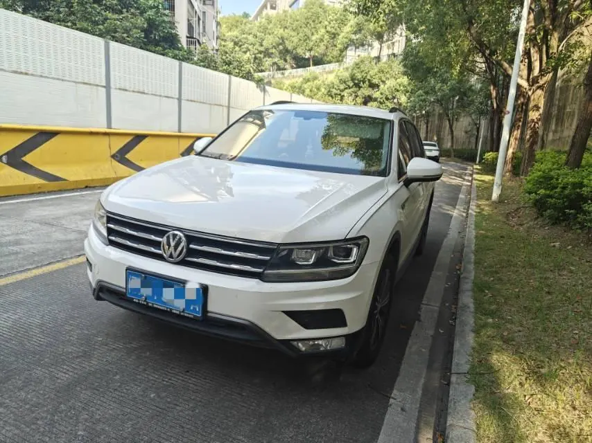 Volkswagen 2020 Tiguan L 2.0TSI 330TSI Two-Drive Fashion Edition Automatic Gear - View 1