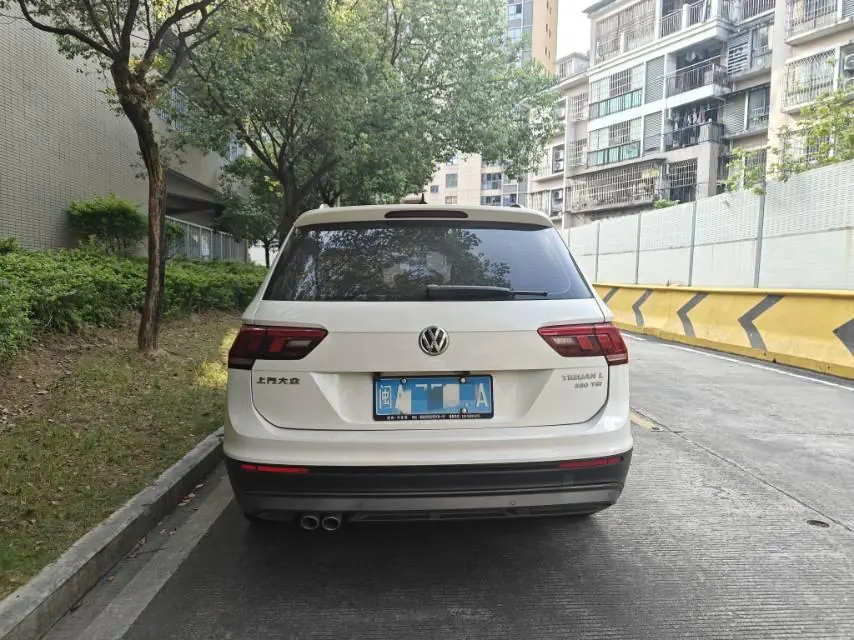Volkswagen 2020 Tiguan L 2.0TSI 330TSI Two-Drive Fashion Edition Automatic Gear 4