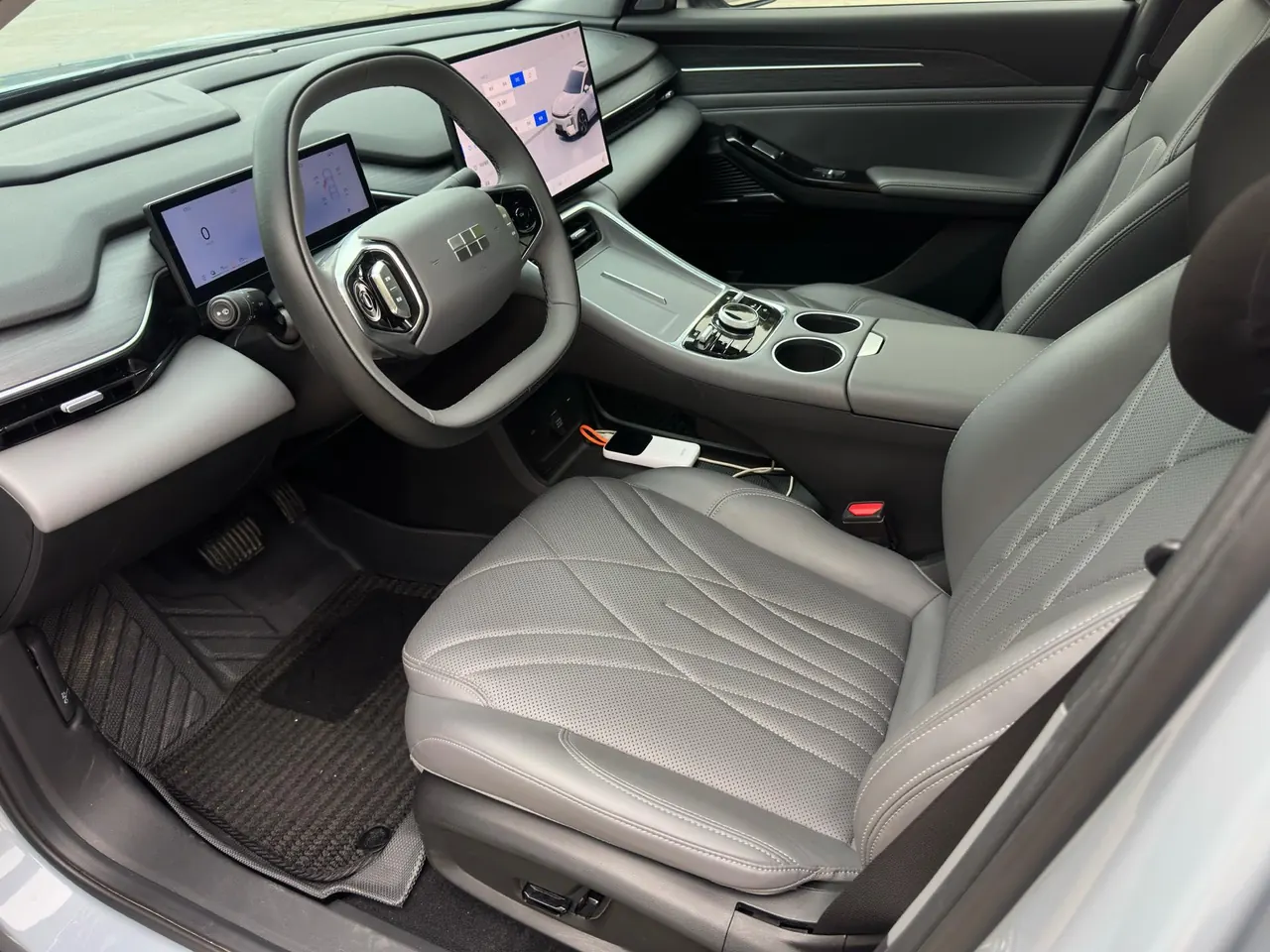Geely Galaxy 2025 L6 EM-i 1.5 140km Discovery Edition Automatic Gear 10