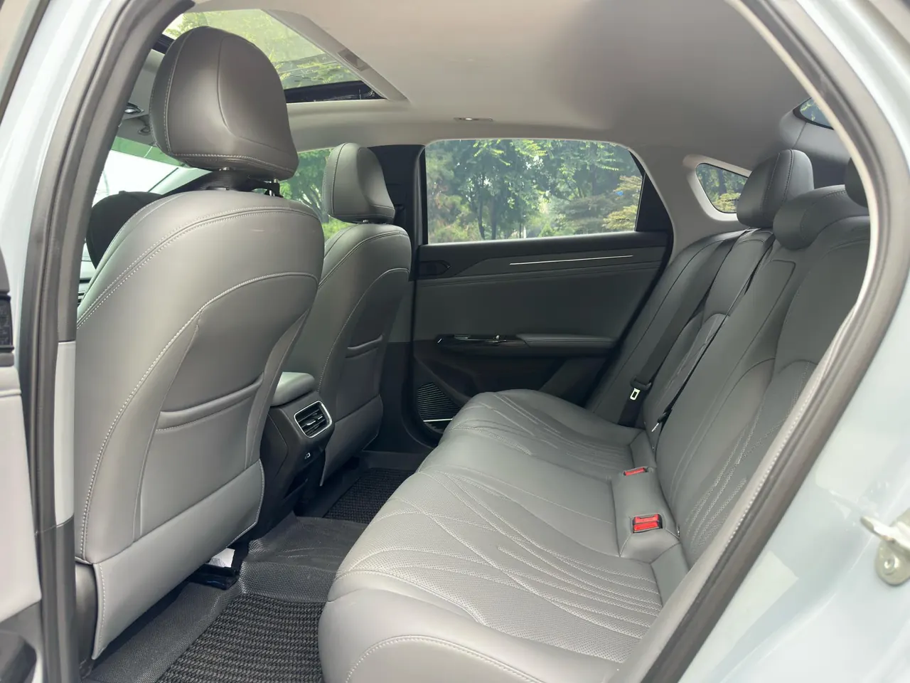 Geely Galaxy 2025 L6 EM-i 1.5 140km Discovery Edition Automatic Gear 8