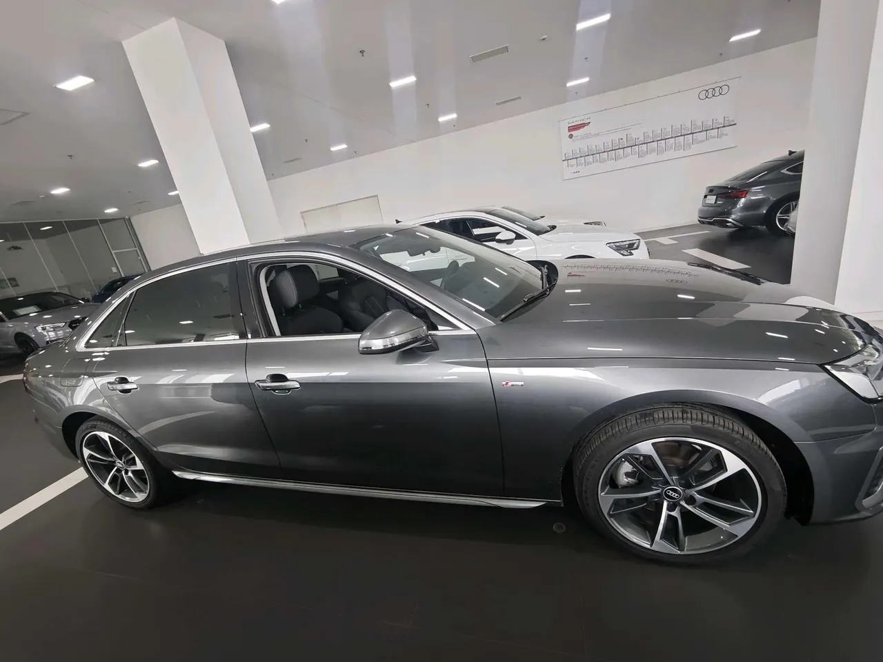 Audi 2023 A4L 2.0TFSI 40TFSI Fashion Dynamic Automatic 4