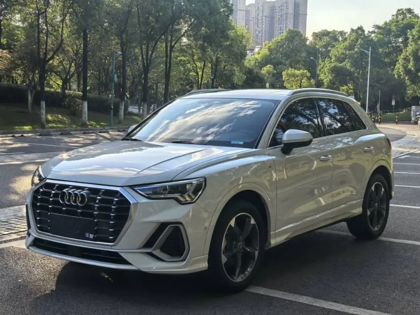 Открыть галерею: Audi 2023 Q3 1.4TFSI 35TFSI Fashion Dynamic Automatic
