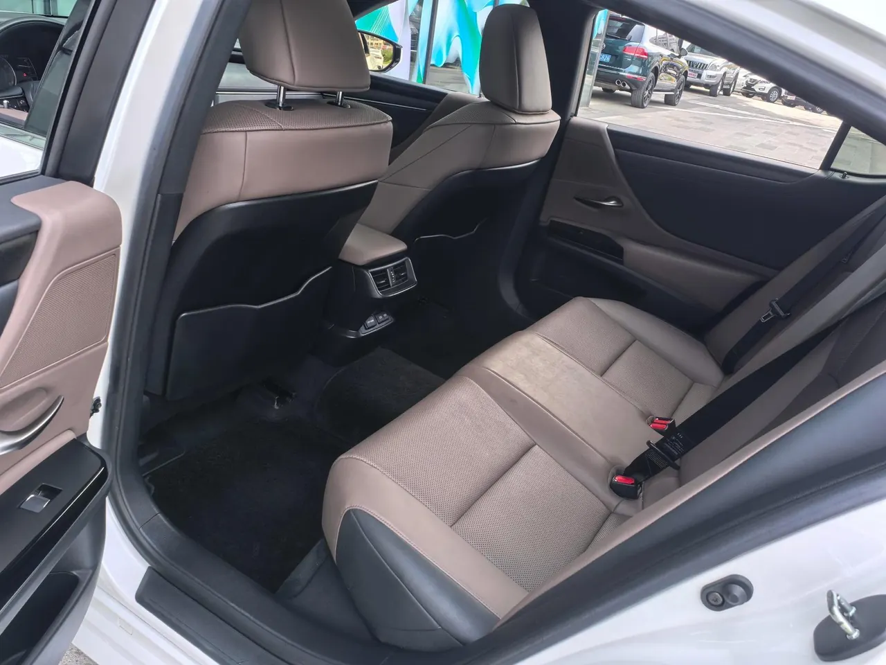 Lexus ES (Imported) 2022 ES200 2.0 Stepless Premium Edition Automatic Gear 8