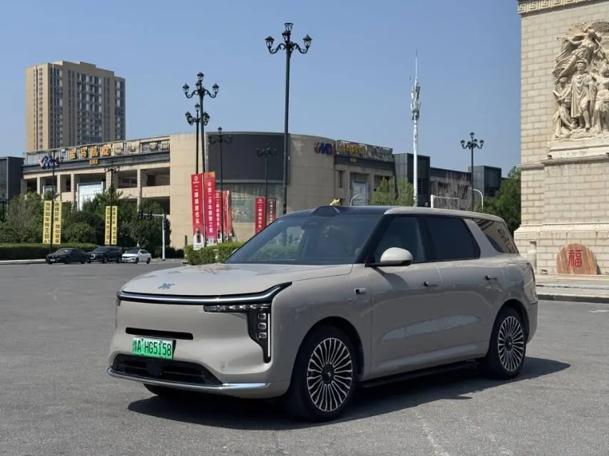 IM 2026 IM LS8 66 Ultra Technology Flagship Large Five-seater Automatic Transmission - View 1