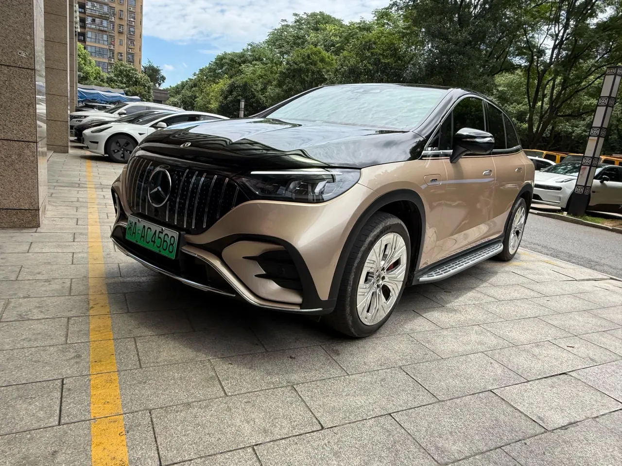 Open image lightbox: Mercedes Benz 2024 EQE SUV 500 4MATIC EQE SUV 500 4MATIC Deluxe Edition Automatic