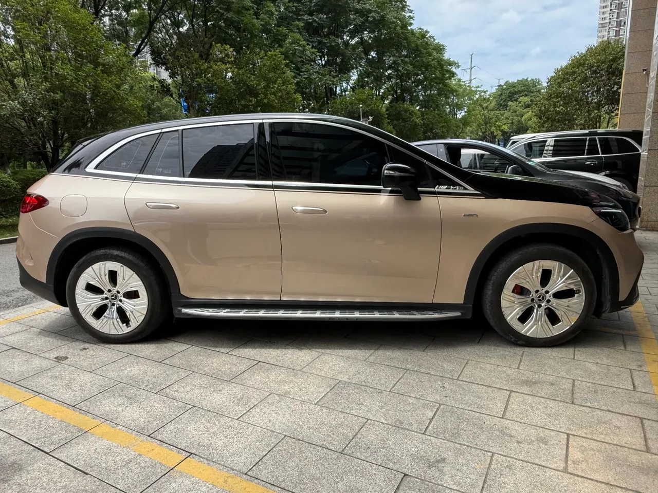 Mercedes Benz 2024 EQE SUV 500 4MATIC EQE SUV 500 4MATIC Deluxe Edition Automatic 10