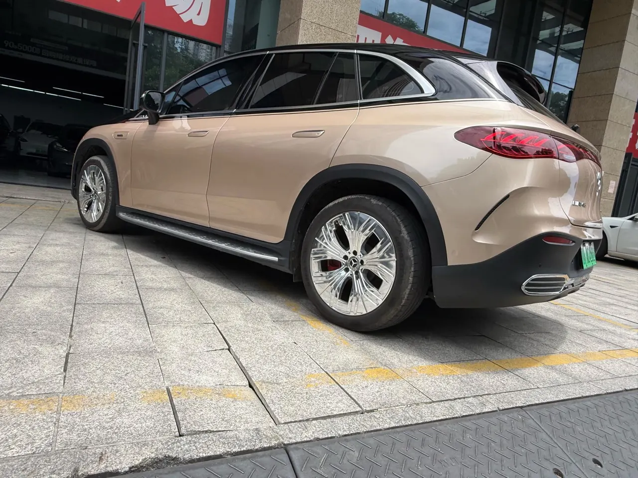Mercedes Benz 2024 EQE SUV 500 4MATIC EQE SUV 500 4MATIC Deluxe Edition Automatic 5