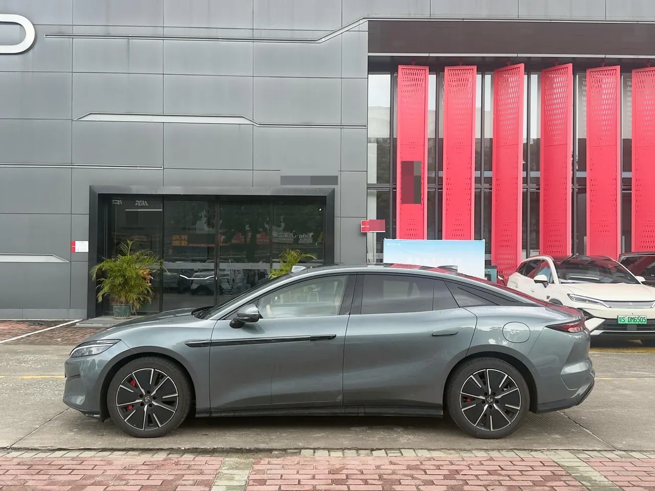 BYD 2025 Han l DM-i 1.5T stepless 200KM laser Radar flagship automatic gear 3