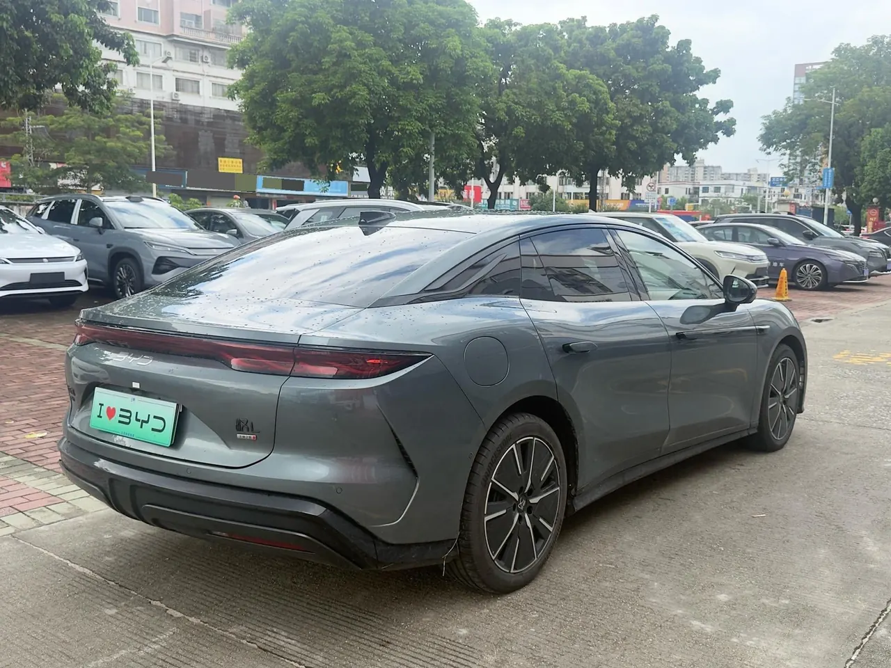 BYD 2025 Han l DM-i 1.5T stepless 200KM laser Radar flagship automatic gear 8