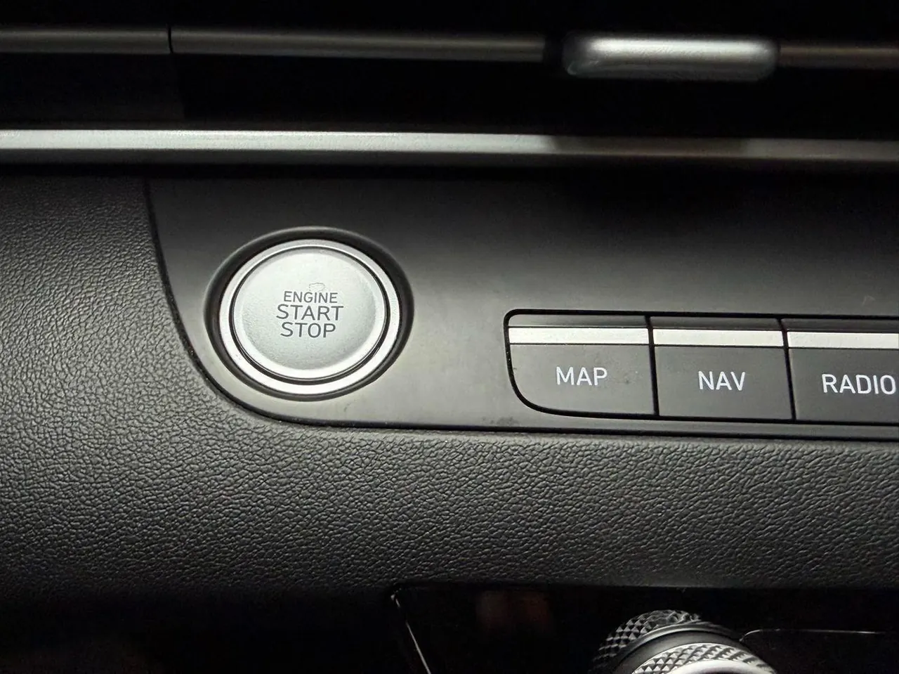 Hyundai 2023 Elantra -3-compartment 1.5 stepless LUX premium automatic gear 10