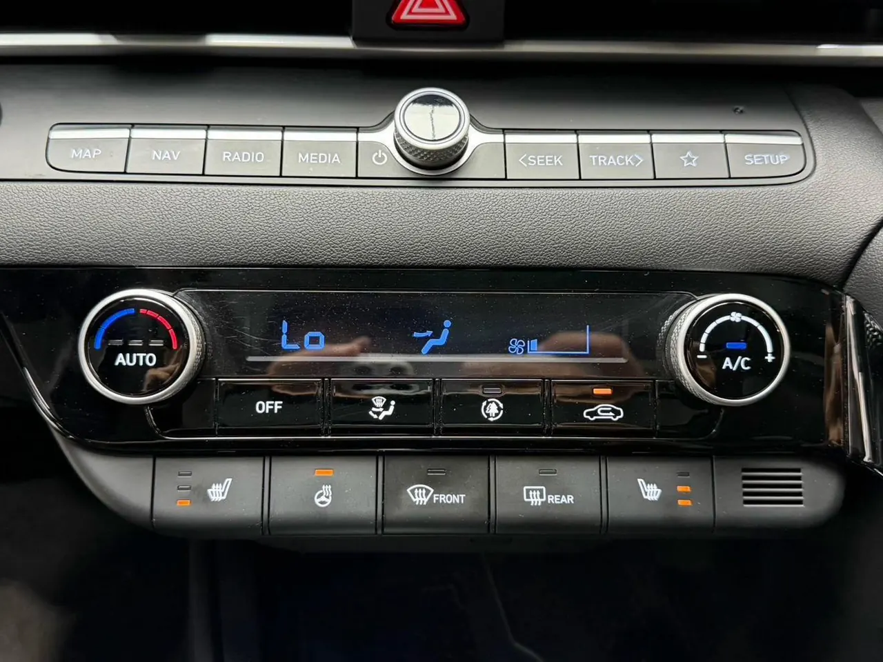 Hyundai 2023 Elantra -3-compartment 1.5 stepless LUX premium automatic gear 20