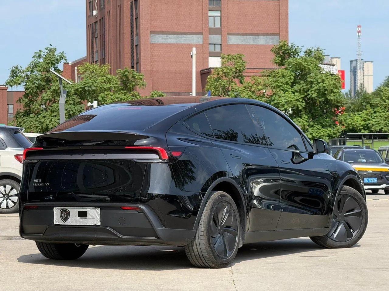 Tesla 2026 Model Y Long Range Rear-Wheel-Drive Automatic 4