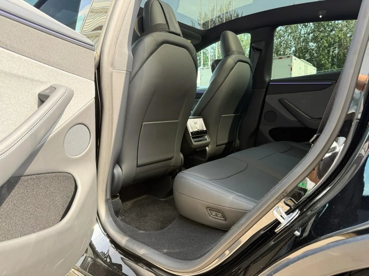 Tesla 2026 Model Y Long Range Rear-Wheel-Drive Automatic 6
