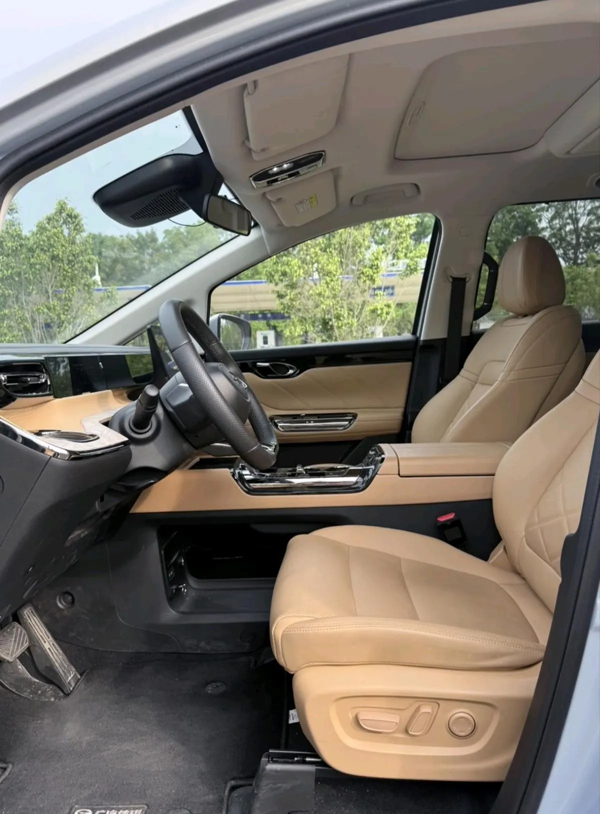 GAC Trumpchi 2024 E8 2.0 150km MAX Automatic Transmission 3