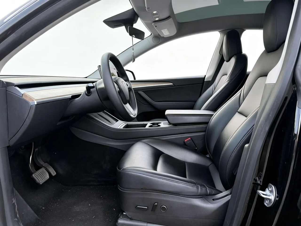 Tesla 2022 Model Y rear-wheel drive version (facelift) automatic gear 4