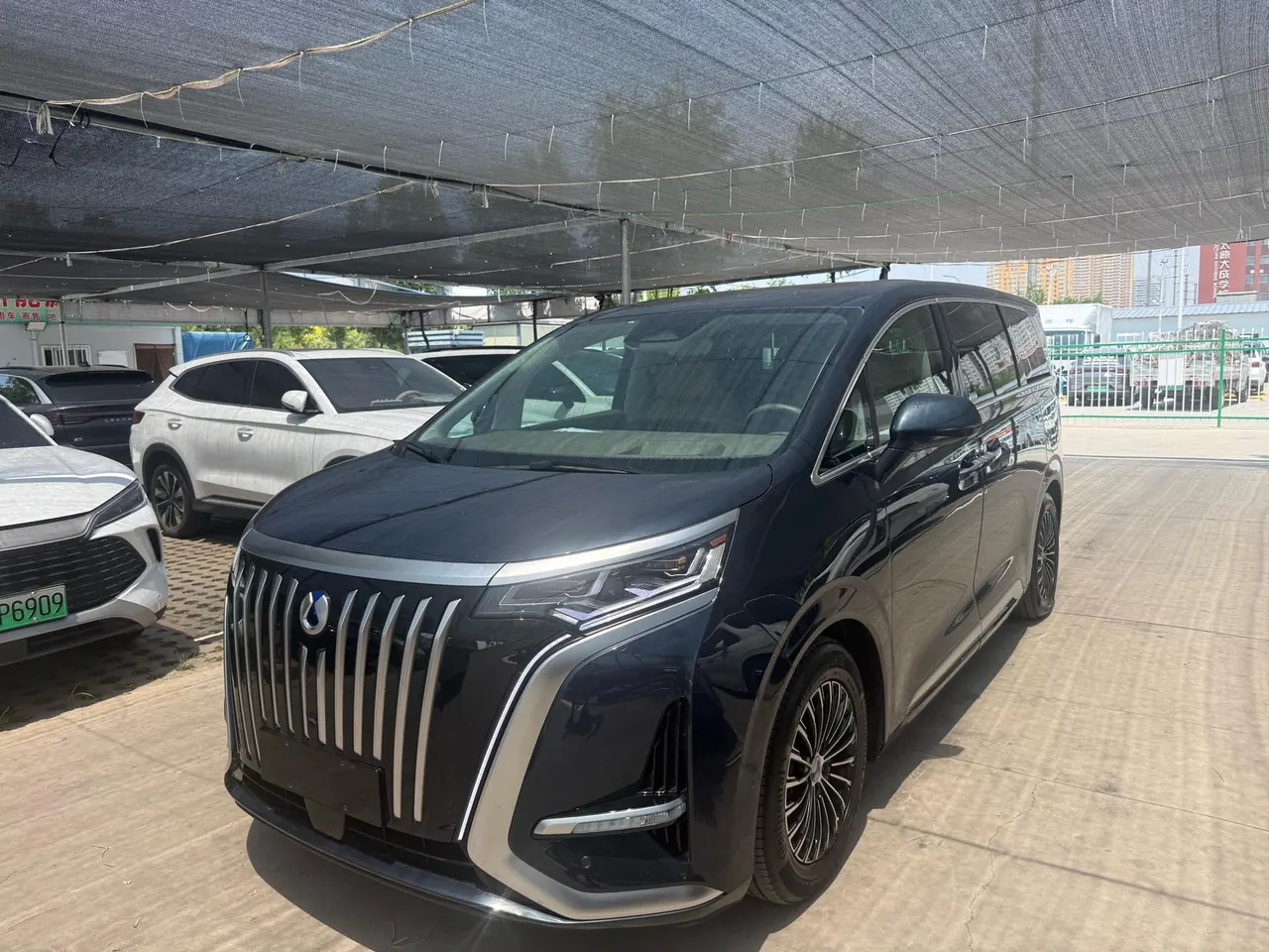 Open image lightbox: Denza 2022 Denza D9 EV 600 four-wheel drive flagship automatic gear