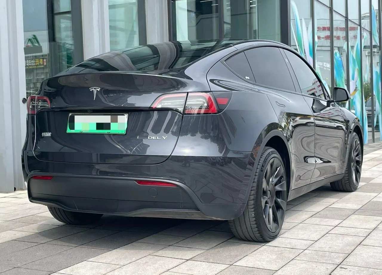 Tesla 2024 Model Y long endurance all-wheel drive version automatic transmission 3