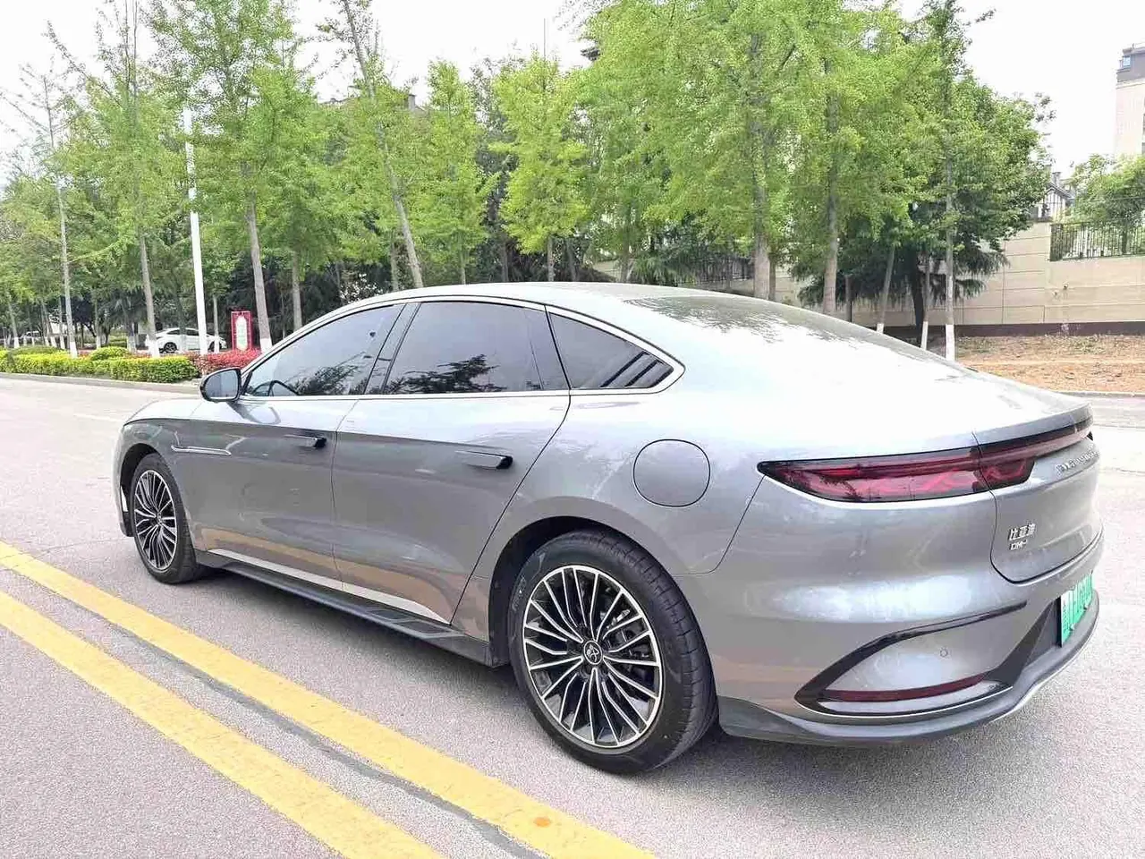 BYD 2022 Han DM-i 1.5T stepless 121KM exclusive automatic gear 3