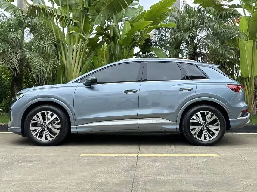 Audi 2023 Q4 e-tron 40 Creation Edition Automatic Gear 3