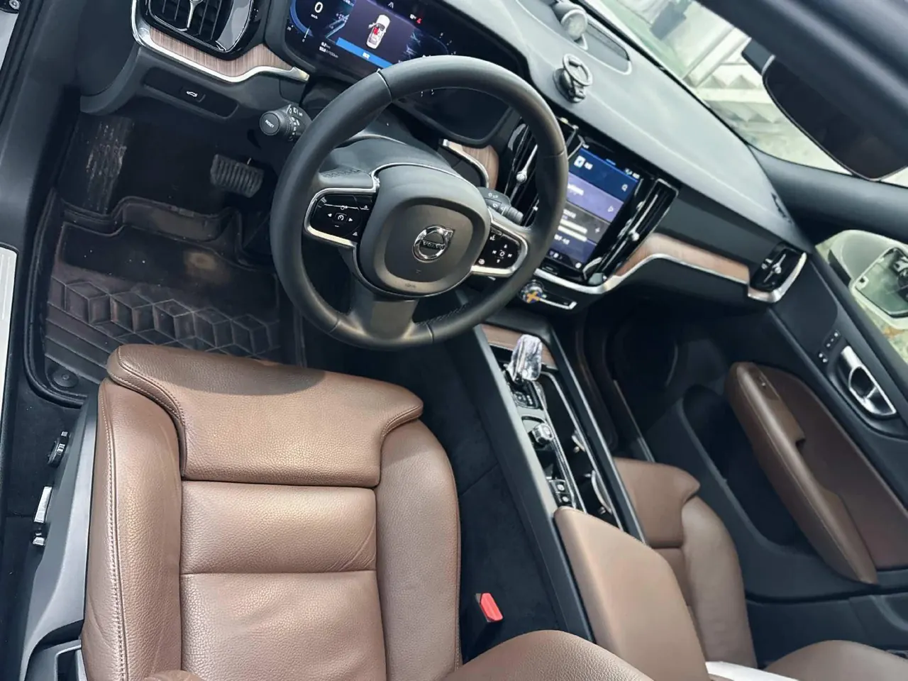 Volvo 2024 S60 48V 2.0T B4 Zhiyuan Deluxe Edition Automatic Gear 4