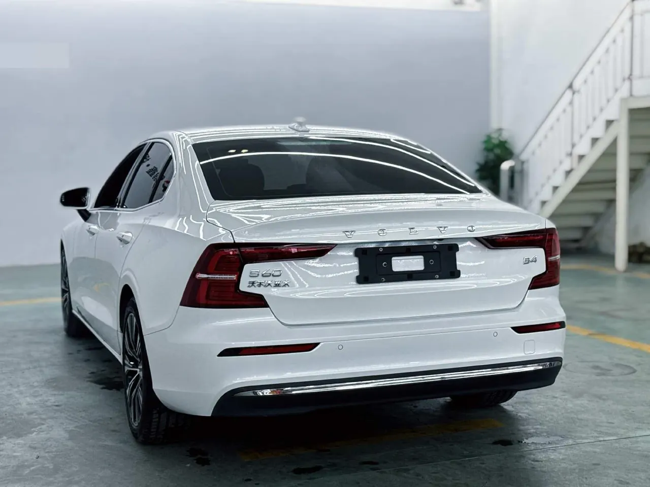 Volvo 2024 S60 48V 2.0T B4 Zhiyuan Deluxe Edition Automatic Gear 8
