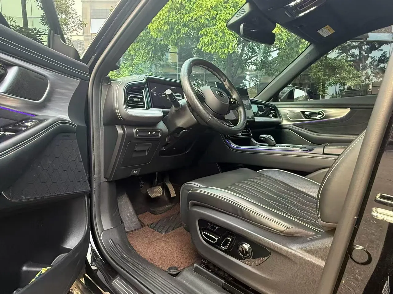 Chuanqi 2022 GS8 2.0TGDI Four-wheel Drive Extreme Edition Seven-seat Automatic Gear 6
