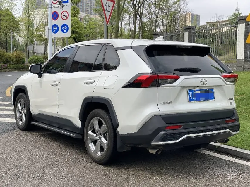 Toyota 2021 RAV4 Rongbo 2.0 Stepless Two-Drive Fashion PLUS Edition Automatic Gear 6
