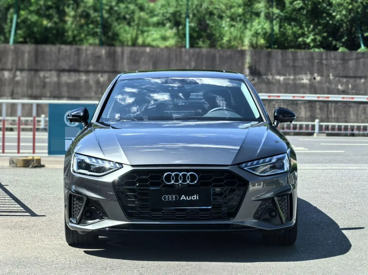 Audi 2022 A4L 2.0TFSI 40TFSI Deluxe Dynamic Automatic 2