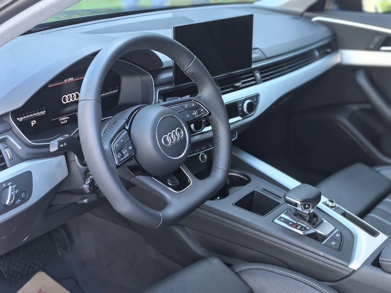 Audi 2022 A4L 2.0TFSI 40TFSI Deluxe Dynamic Automatic 3