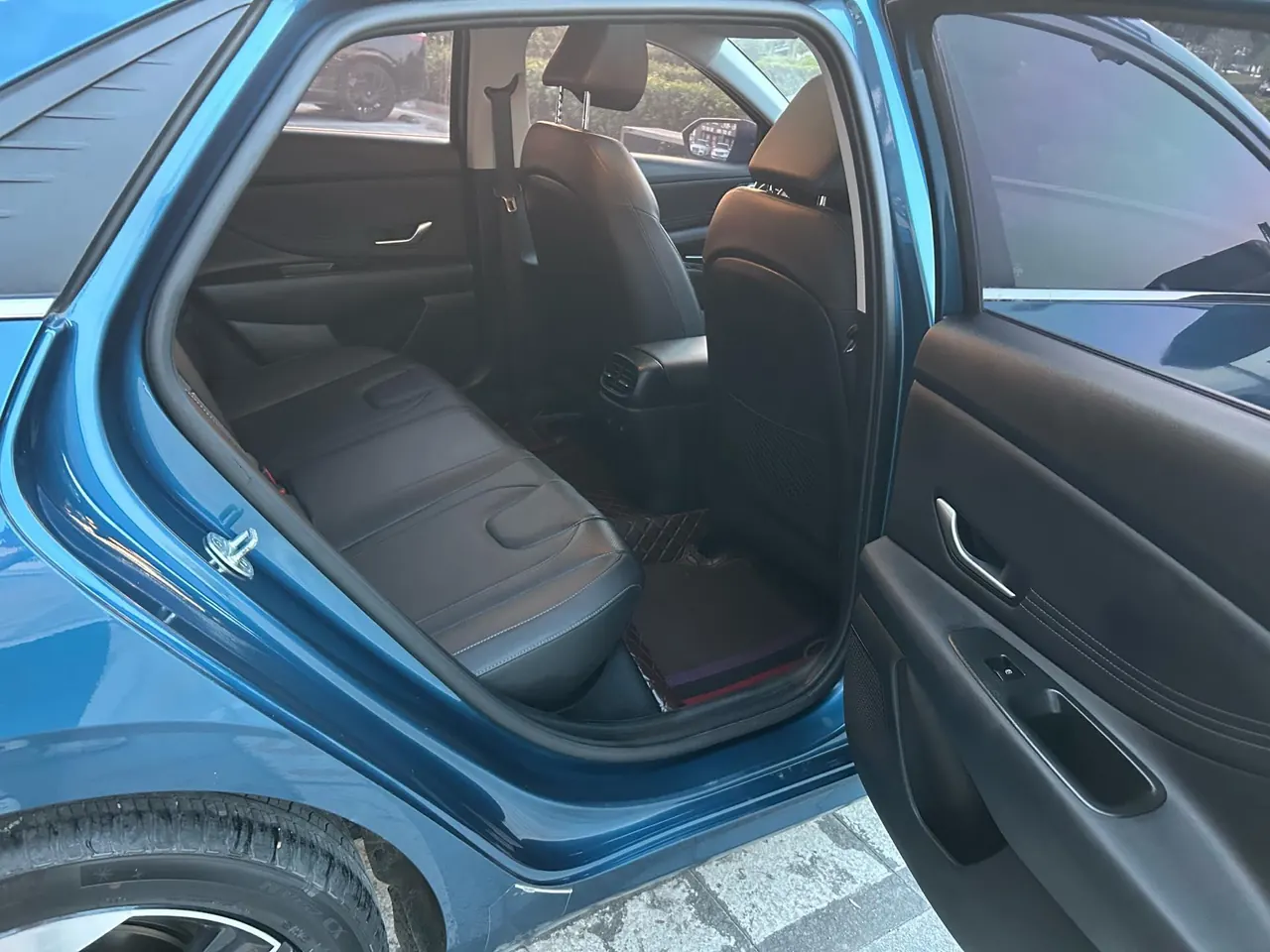 Hyundai 2022 Elantra -3-compartment 1.5 stepless LUX premium automatic gear 11