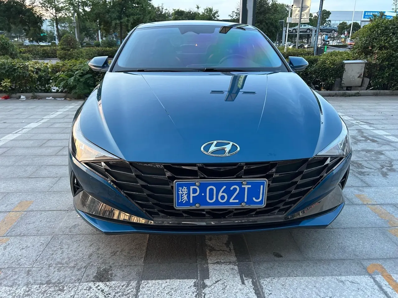 Hyundai 2022 Elantra -3-compartment 1.5 stepless LUX premium automatic gear 2