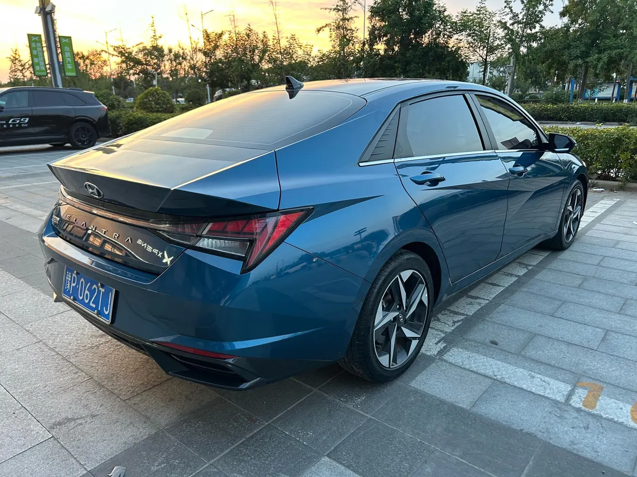 Hyundai 2022 Elantra -3-compartment 1.5 stepless LUX premium automatic gear 6