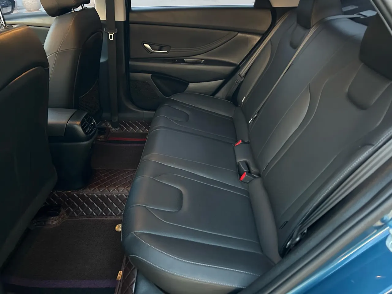 Hyundai 2022 Elantra -3-compartment 1.5 stepless LUX premium automatic gear 8