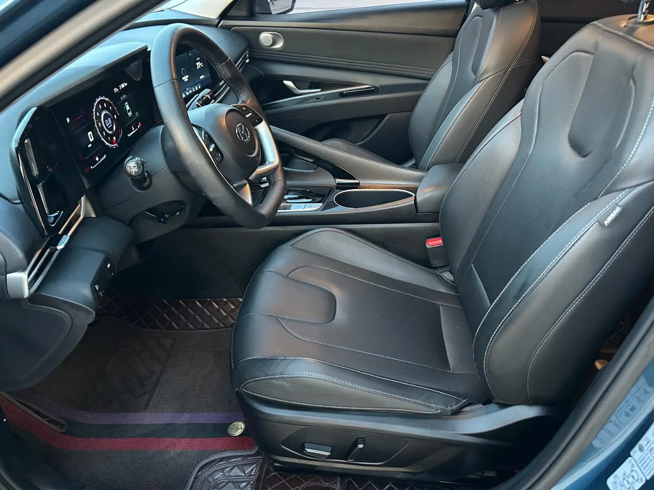 Hyundai 2022 Elantra -3-compartment 1.5 stepless LUX premium automatic gear 9