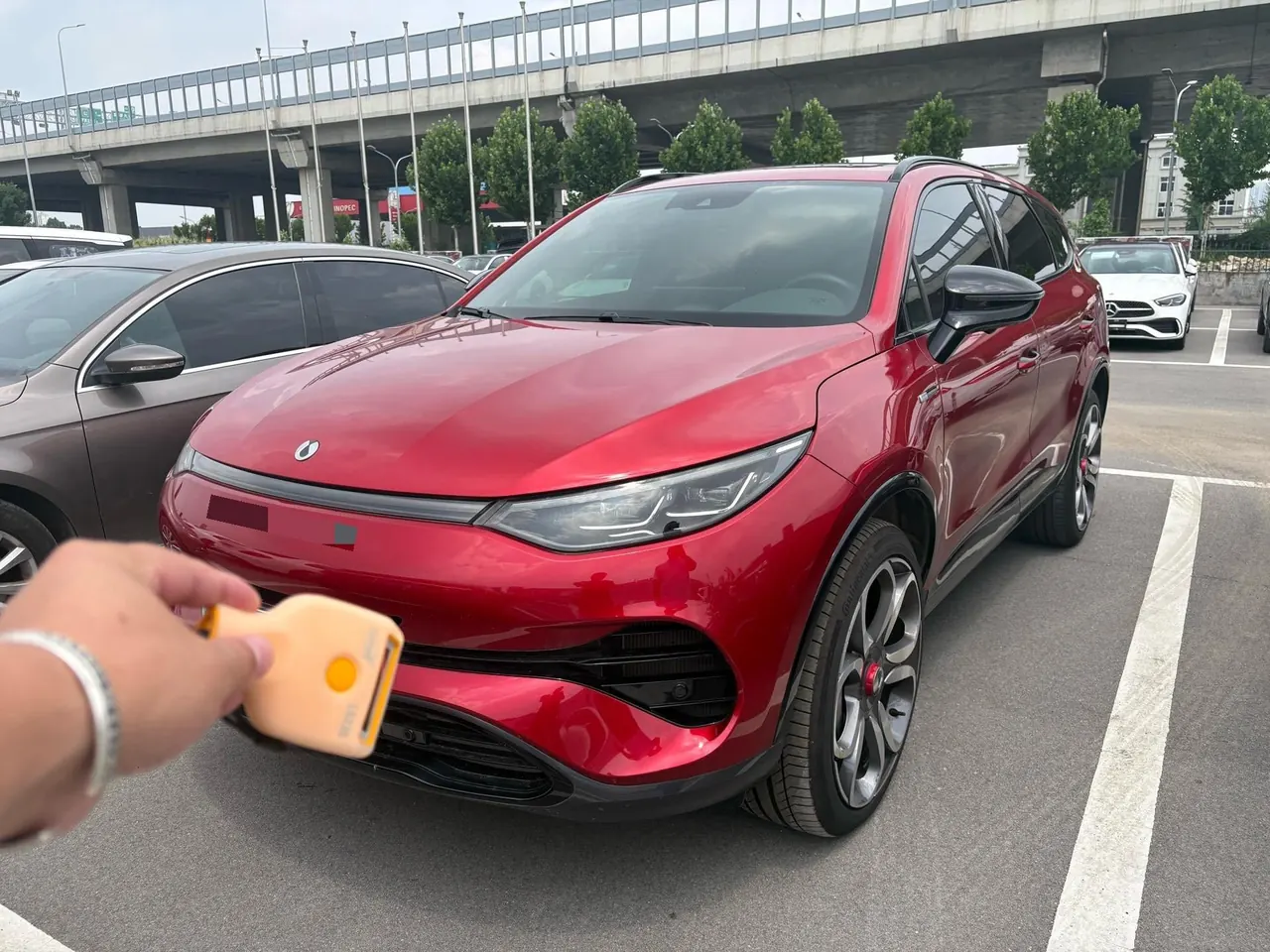 Открыть галерею: Denza 2020 Denza X PHEV 2.0T Sports Edition Automatic Gear