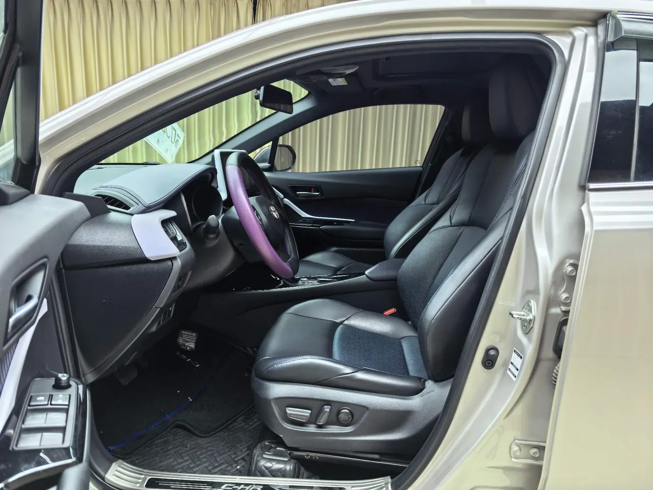 Toyota 2020 C- HR 2.0 stepless leading version of automatic gear 4