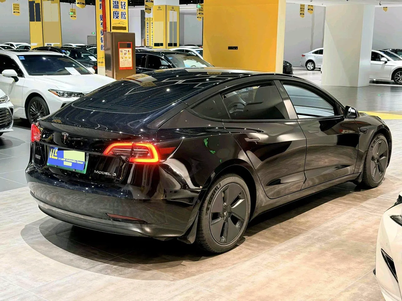 Tesla 2022 Model 3 rear-wheel drive version of automatic transmission 4