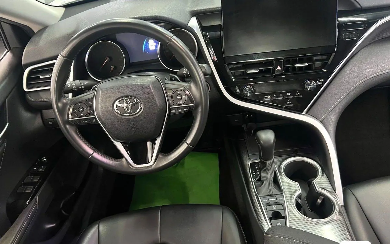 Toyota 2022 Camry 2.0S Stepless Knight Edition Automatic Gear 10