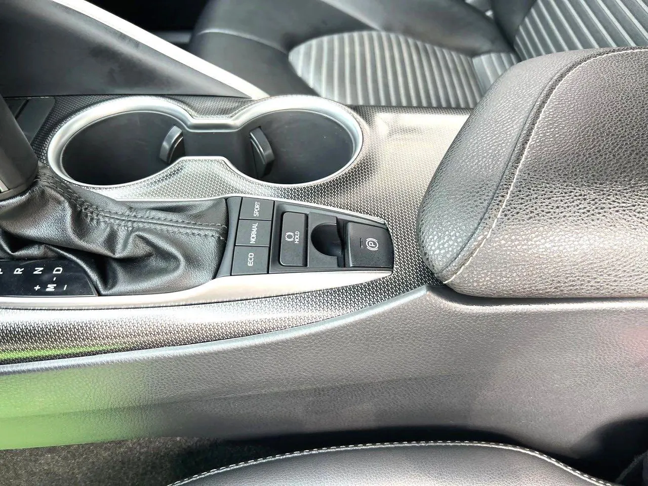Toyota 2022 Camry 2.0S Stepless Knight Edition Automatic Gear 7
