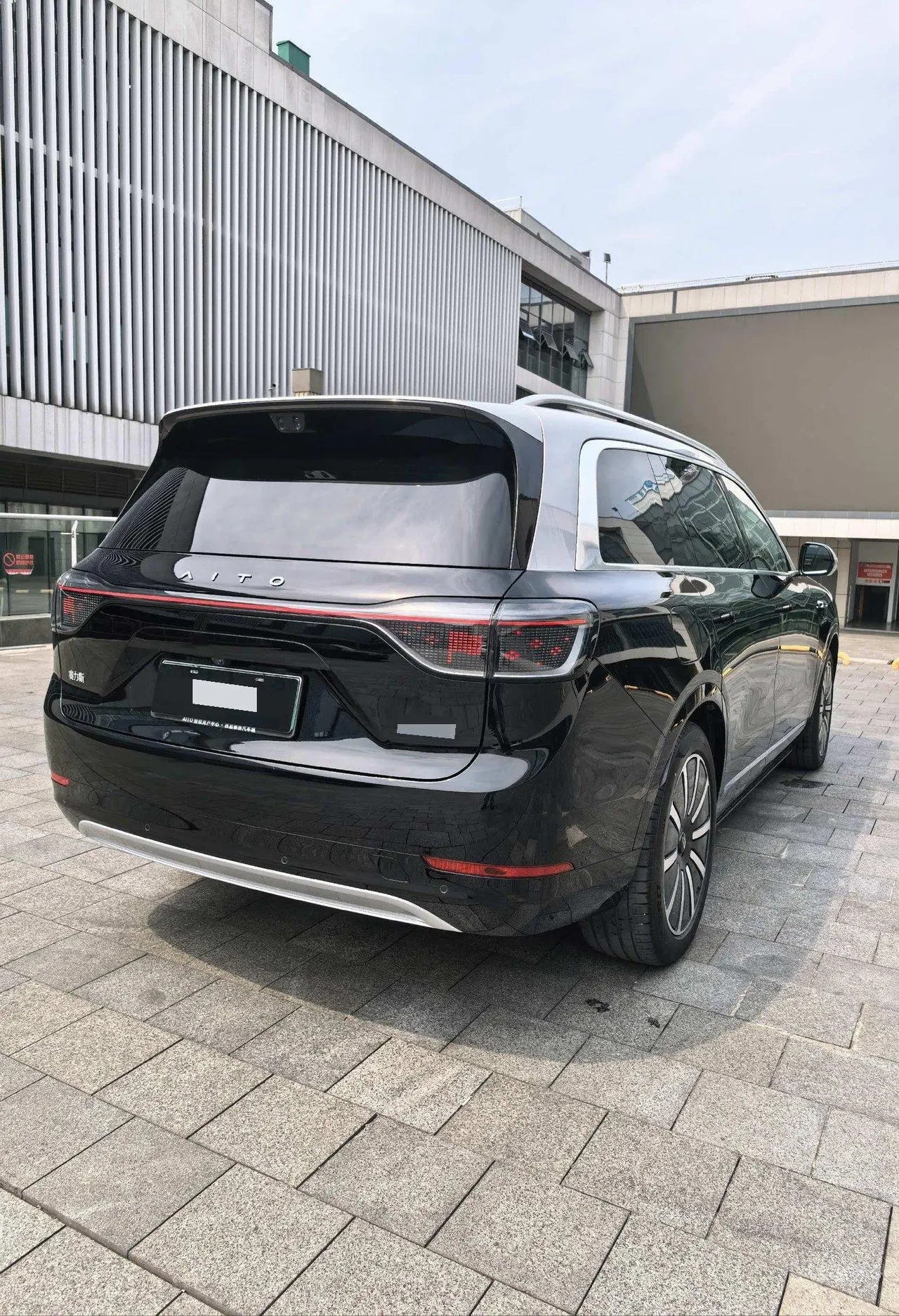 AITO 2025 AITO M9 extended range Ultra version 52kWh6 seat version automatic gear 7