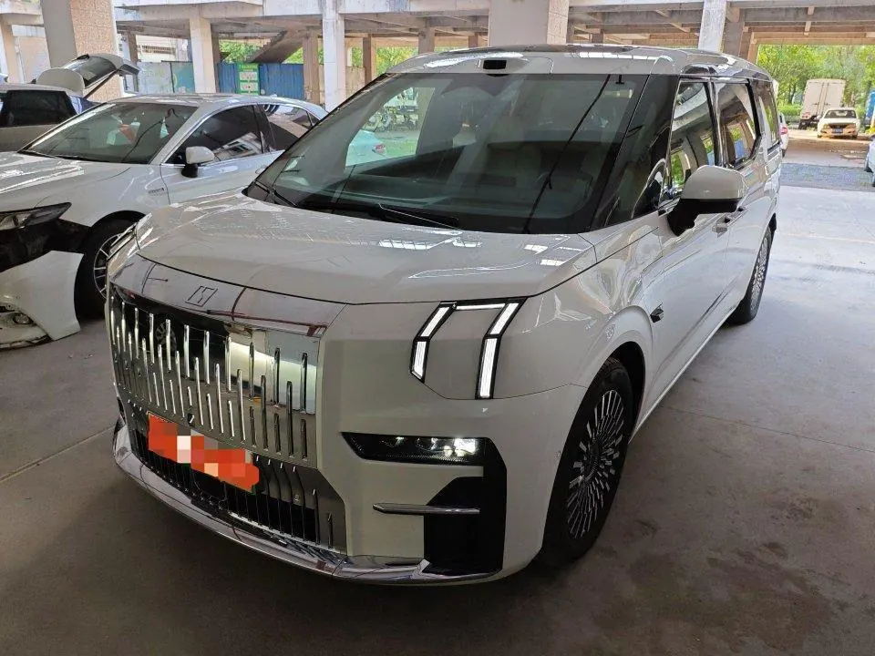 Open image lightbox: Zeekr 2024 Zeekr 009 seven-seat aisle version four-wheel drive 108kWh automatic gear