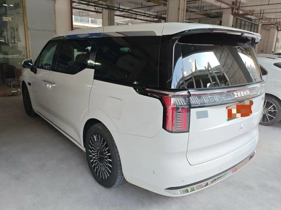 Zeekr 2024 Zeekr 009 seven-seat aisle version four-wheel drive 108kWh automatic gear 2