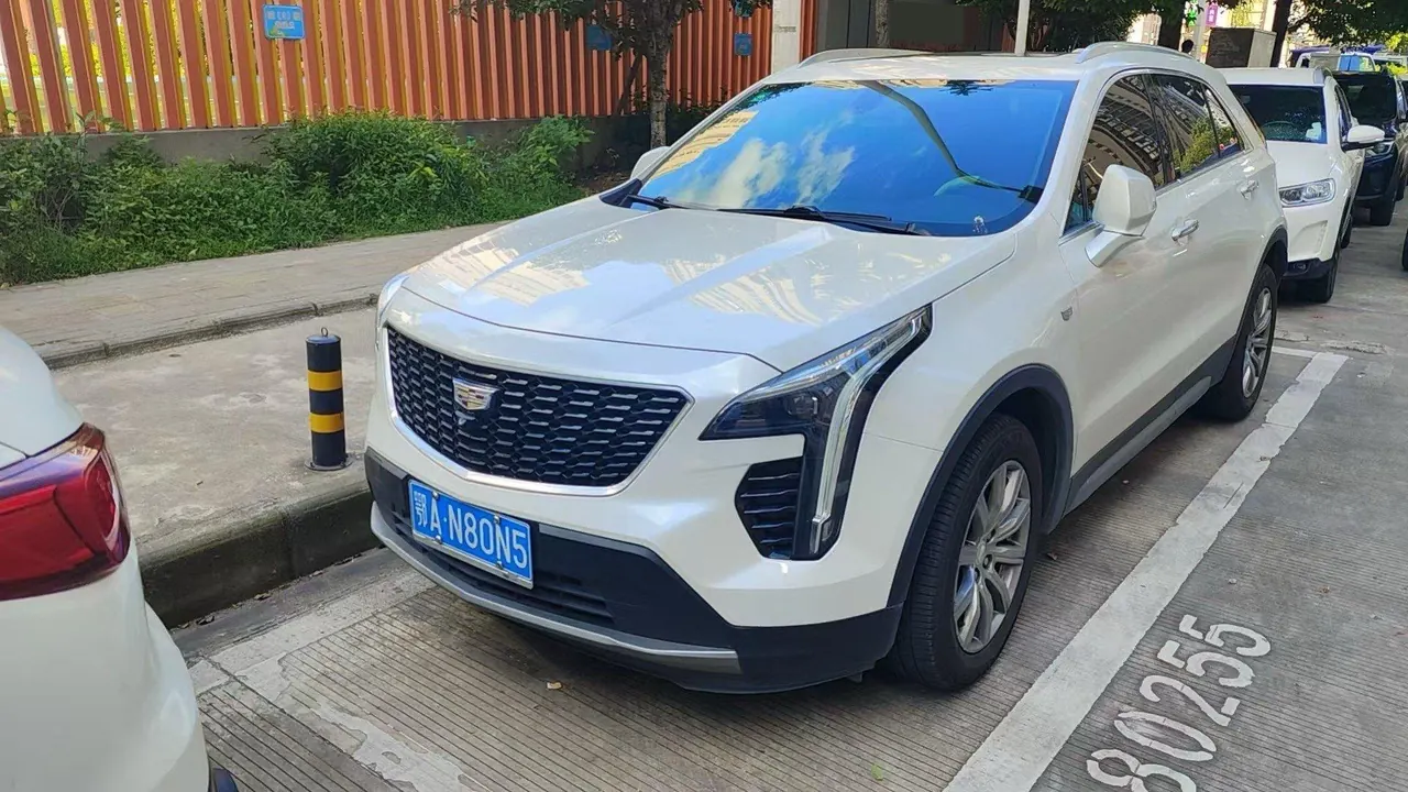 Открыть галерею: Cadillac 2020 XT4 2.0T 28T Two-Drive Leading Automatic Gear