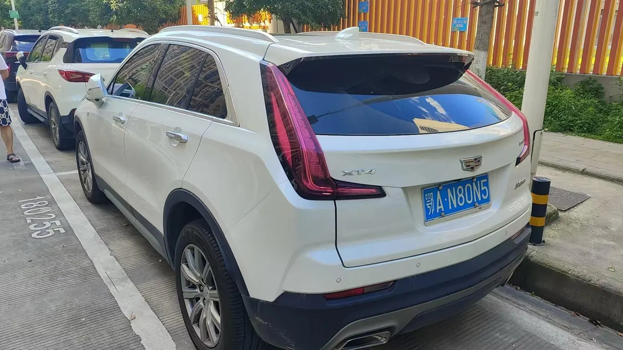 Cadillac 2020 XT4 2.0T 28T Two-Drive Leading Automatic Gear 2