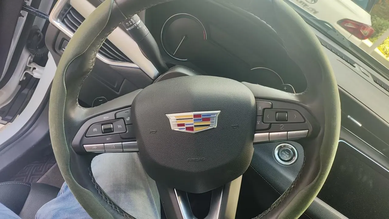 Cadillac 2020 XT4 2.0T 28T Two-Drive Leading Automatic Gear 4