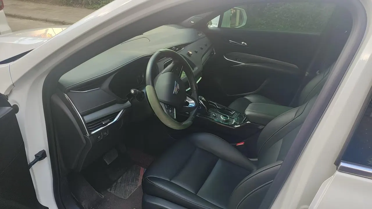 Cadillac 2020 XT4 2.0T 28T Two-Drive Leading Automatic Gear 5